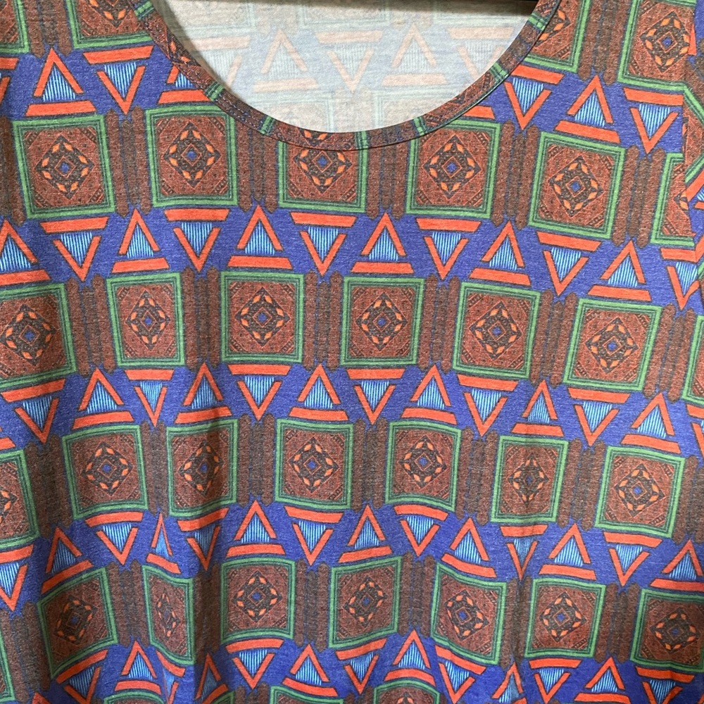 LulaRoe Classic T - Picture 2 of 4